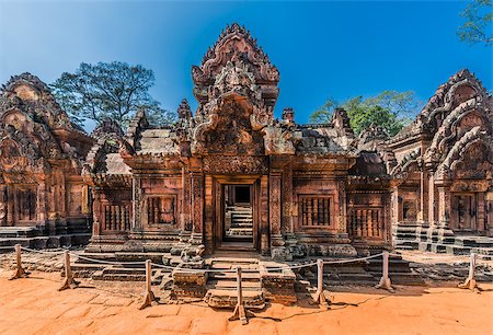 Banteay Srei hindu pink temple Cambodia Stockbilder - Microstock & Abonnement, Bildnummer: 400-07952361