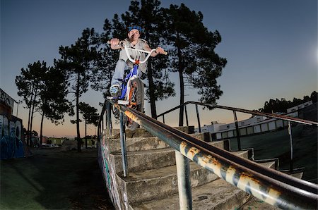 simsearch:400-07952901,k - Biker doing peg grind down the hand rail over the stairs Foto de stock - Super Valor sin royalties y Suscripción, Código: 400-07952905