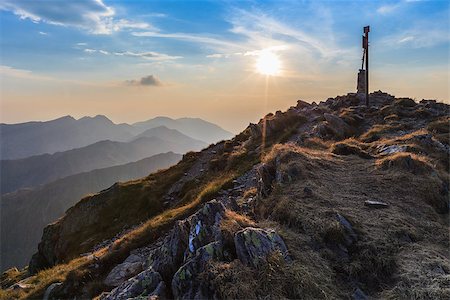 simsearch:400-08111064,k - View from the Negoiu peak which is the second highest mountain top (2535 m) of Fagaras Mountains Foto de stock - Super Valor sin royalties y Suscripción, Código: 400-07953173