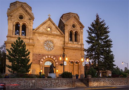 twilight view of the Basilica of St francis in Santa Fe, New Mexico Stockbilder - Microstock & Abonnement, Bildnummer: 400-07974164