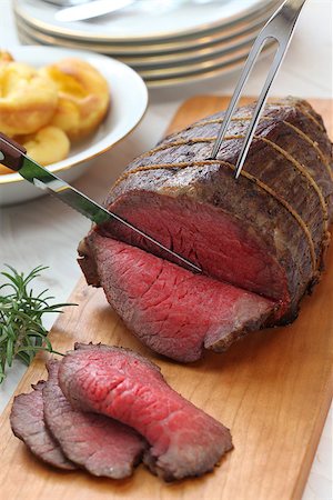 roast beef with yorkshire pudding, sunday roast Photographie de stock - Aubaine LD & Abonnement, Code: 400-07978730