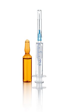 simsearch:400-04902997,k - medical ampoules and syringe isolated on white Photographie de stock - Aubaine LD & Abonnement, Code: 400-07971651