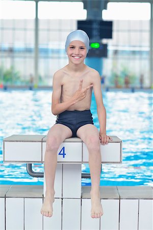 simsearch:400-04608975,k - happy little child portrait on swimming school classes and recreation at indoor pool Stockbilder - Microstock & Abonnement, Bildnummer: 400-07972035