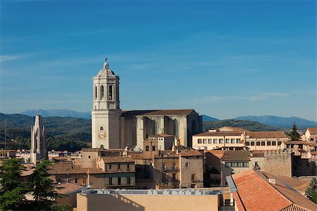 skyline of  old town with cathedral, Girona, Spain Photographie de stock - Aubaine LD & Abonnement, Code: 400-07972332