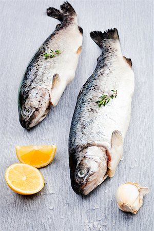 simsearch:400-07776969,k - Two fish isolated on board with lemon and salt corns. Seafood concept. Foto de stock - Super Valor sin royalties y Suscripción, Código: 400-07973024