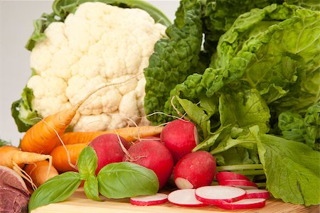 simsearch:400-07982459,k - fresh bio vegetable carrot, radish and salad. Photographie de stock - Aubaine LD & Abonnement, Code: 400-07973044