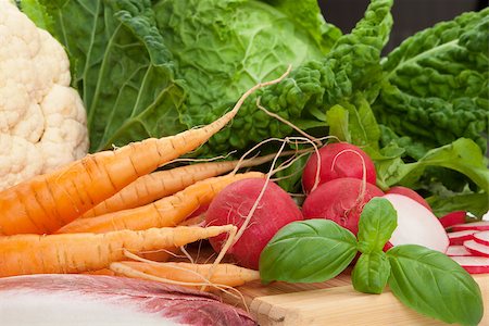 simsearch:400-07982459,k - fresh organic vegetable carrots, radish, salad... Photographie de stock - Aubaine LD & Abonnement, Code: 400-07973045