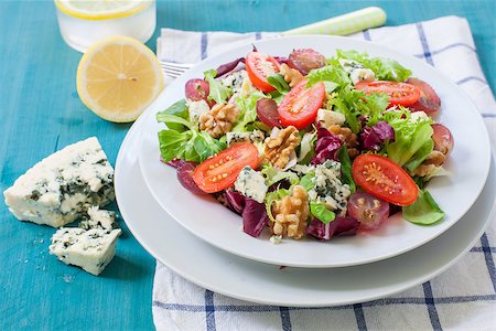 simsearch:400-04293911,k - fresh salad with nut grapes and blue cheese on white plate Stock Photo - Budget Royalty-Free & Subscription, Code: 400-07973427