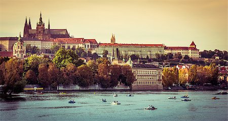 simsearch:6129-09057817,k - View of old town and Prague castle with river Vltava, Czech Republic Photographie de stock - Aubaine LD & Abonnement, Code: 400-07973599