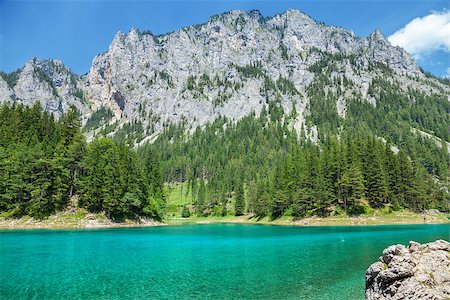 simsearch:400-06088617,k - Grüner see with crystal clear water in Austrian Alps Photographie de stock - Aubaine LD & Abonnement, Code: 400-07984019