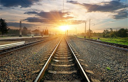 simsearch:400-07189007,k - Railroad and small station at the sunset Fotografie stock - Microstock e Abbonamento, Codice: 400-07984262