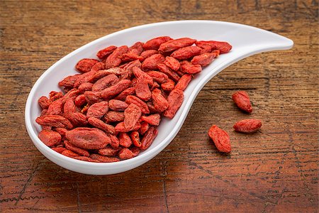 simsearch:400-08053467,k - dried goji berries in a teardrop shaped bowl against rustic wood Stock Photo - Budget Royalty-Free & Subscription, Code: 400-07986773