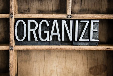The word "ORGANIZE" written in vintage metal letterpress type in a wooden drawer with dividers. Foto de stock - Super Valor sin royalties y Suscripción, Código: 400-07986843