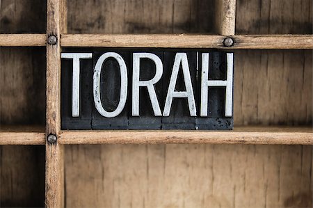 simsearch:877-08129550,k - The word "TORAH" written in vintage metal letterpress type in a wooden drawer with dividers. Photographie de stock - Aubaine LD & Abonnement, Code: 400-07986870