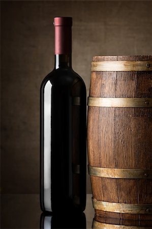 simsearch:400-06766071,k - Red wine in a bottle near wooden barrel Photographie de stock - Aubaine LD & Abonnement, Code: 400-07989446