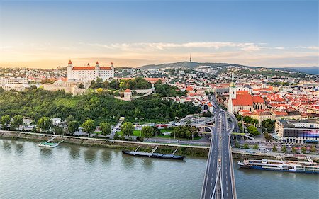 simsearch:400-07729303,k - Bratislava, Slovakia - Panoramic View with the Castle and Old Town at Sunset as Seen from Observation Deck Stockbilder - Microstock & Abonnement, Bildnummer: 400-07989654