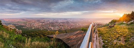 City of Nitra from Above at Sunset with Plants and Railings in Foreground as Seen from Zobor Mountain Photographie de stock - Aubaine LD & Abonnement, Code: 400-07989652