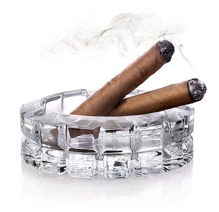 simsearch:400-05292494,k - Two cigars in a glass astray isolated on white Foto de stock - Super Valor sin royalties y Suscripción, Código: 400-07982651