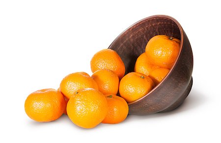 simsearch:400-05046087,k - Tangerines Spill Out Of Clay Bowl Isolated On White Background Stockbilder - Microstock & Abonnement, Bildnummer: 400-07994045