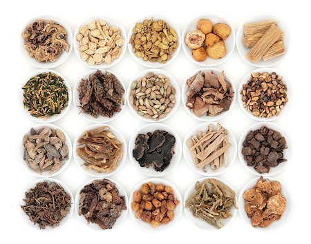 simsearch:400-06521200,k - Chinese herbal medicine selection in porcelain dishes  over white background. Fotografie stock - Microstock e Abbonamento, Codice: 400-07994170