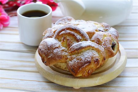 simsearch:400-07515721,k - traditional French brioche pastry with powdered sugar Foto de stock - Super Valor sin royalties y Suscripción, Código: 400-07994199