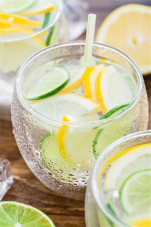 simsearch:400-04617727,k - Glass of cold fresh lemonade on a wooden table Fotografie stock - Microstock e Abbonamento, Codice: 400-07994657