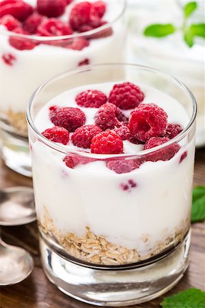 simsearch:400-08251879,k - Yogurt with muesli and raspberries in a glass Stock Photo - Budget Royalty-Free & Subscription, Code: 400-07994911