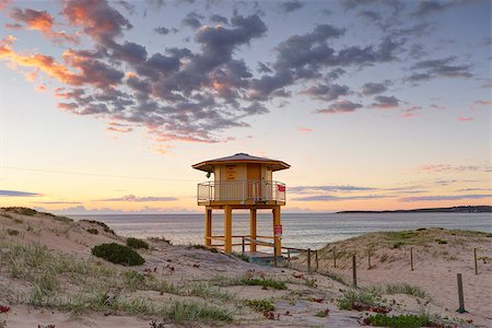 Wanda Beach Lifeguard lookout tower with sunrise skies Stockbilder - Microstock & Abonnement, Bildnummer: 400-07995676