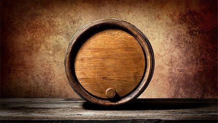Barrel on a wooden table and brown background Photographie de stock - Aubaine LD & Abonnement, Code: 400-07997239