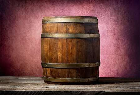 simsearch:400-08433088,k - Wooden barrel on a table and pink background Foto de stock - Royalty-Free Super Valor e Assinatura, Número: 400-07997240