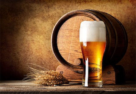 simsearch:400-07728694,k - Wooden barrel and beer with wheat on a wooden table Stock Photo - Budget Royalty-Free & Subscription, Code: 400-07997347