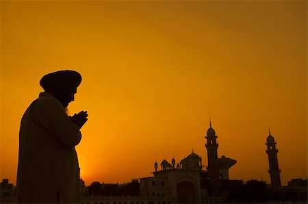 simsearch:400-06558376,k - Silhouette of Sikh prayer at temple, Amritsar, India Stock Photo - Budget Royalty-Free & Subscription, Code: 400-07990367
