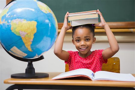 simsearch:400-07991069,k - Cute pupil holding books on her head at elementary school Foto de stock - Royalty-Free Super Valor e Assinatura, Número: 400-07990979