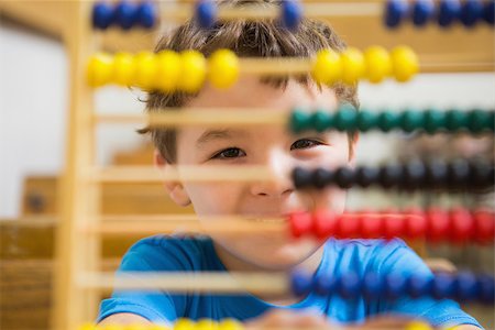 simsearch:400-07991069,k - Student doing maths on abacus at elementary school Foto de stock - Royalty-Free Super Valor e Assinatura, Número: 400-07990970