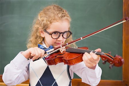 simsearch:400-07991069,k - Cute pupil playing the violin at elementary school Foto de stock - Royalty-Free Super Valor e Assinatura, Número: 400-07991018