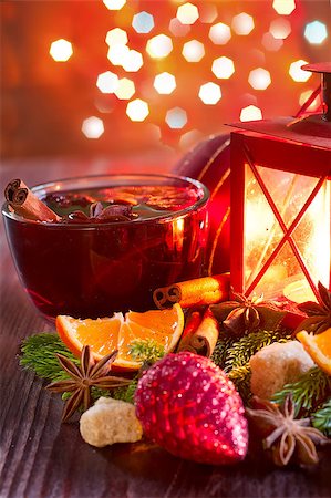 simsearch:400-06464230,k - Christmas mulled wine with spices and orange. Selective focus. Foto de stock - Royalty-Free Super Valor e Assinatura, Número: 400-07992777