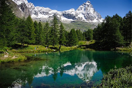 reemow (artist) - The Italian side of the Matterhorn(Cervino in Italian) viewed from the "Lago Blu"(blu lake) close to the city of Breuil-Cervinia. The Alpine crystal water create wonderful reflections Foto de stock - Super Valor sin royalties y Suscripción, Código: 400-07992844