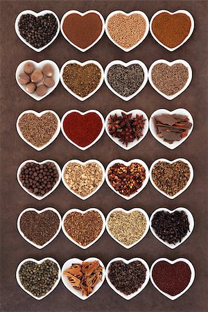 Large spice selection in heart shaped dishes over lokta paper background. Photographie de stock - Aubaine LD & Abonnement, Code: 400-07992882