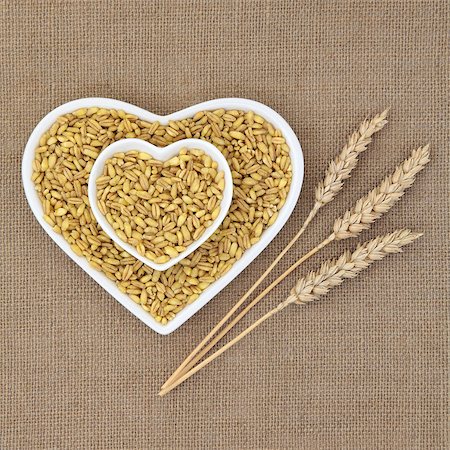 staple - Kamut khorasan wheat in heart shaped dishes over hessian background with ears of wheat. Photographie de stock - Aubaine LD & Abonnement, Code: 400-07992987