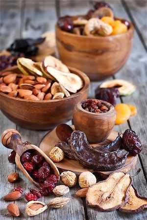 simsearch:400-07310170,k - Mix of dried fruits and almonds - symbols of judaic holiday Tu Bishvat. Fotografie stock - Microstock e Abbonamento, Codice: 400-07993613
