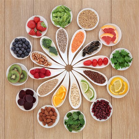 simsearch:400-07993031,k - Health detox super food selection in porcelain bowls over oak wood background Foto de stock - Super Valor sin royalties y Suscripción, Código: 400-07993708