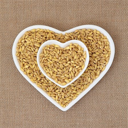 simsearch:400-07993665,k - Kamut khorasan wheat in heart shaped dishes over hessian background. Fotografie stock - Microstock e Abbonamento, Codice: 400-07993814