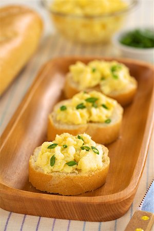 simsearch:400-08014878,k - Scrambled eggs and green onion on baguette Stock Photo - Budget Royalty-Free & Subscription, Code: 400-08014340
