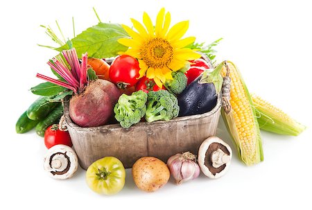 simsearch:400-07667021,k - Fresh vegetables in wooden basket. Isolated on white background Stock Photo - Budget Royalty-Free & Subscription, Code: 400-08015465