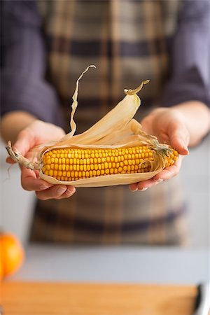 simsearch:400-04360453,k - Closeup on young housewife showing corn Stock Photo - Budget Royalty-Free & Subscription, Code: 400-08015725