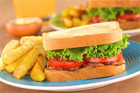 simsearch:400-07319721,k - BLT Sandwich with French Fries Stockbilder - Microstock & Abonnement, Bildnummer: 400-08016172