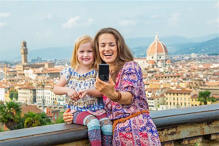 simsearch:400-08341864,k - Happy mother and baby girl making selfie against panoramic view of florence, italy Fotografie stock - Microstock e Abbonamento, Codice: 400-08016793