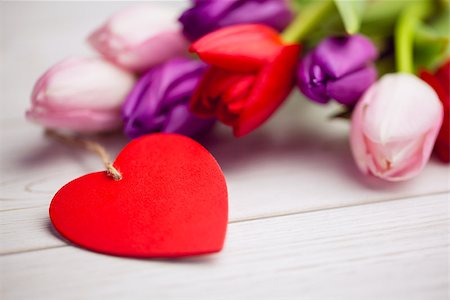 simsearch:400-06877837,k - Bunch of tulips and heart card on wooden table Stock Photo - Budget Royalty-Free & Subscription, Code: 400-08017502
