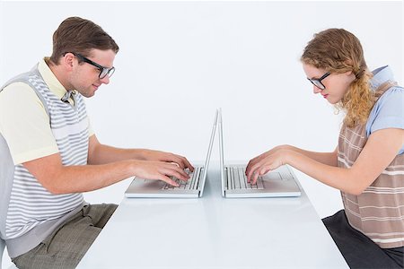 simsearch:400-08380794,k - Geeky hipster couple using laptop on white background Stockbilder - Microstock & Abonnement, Bildnummer: 400-08018069