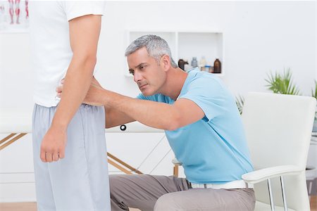 simsearch:400-08018430,k - Doctor examining his patient back in medical office Photographie de stock - Aubaine LD & Abonnement, Code: 400-08018493